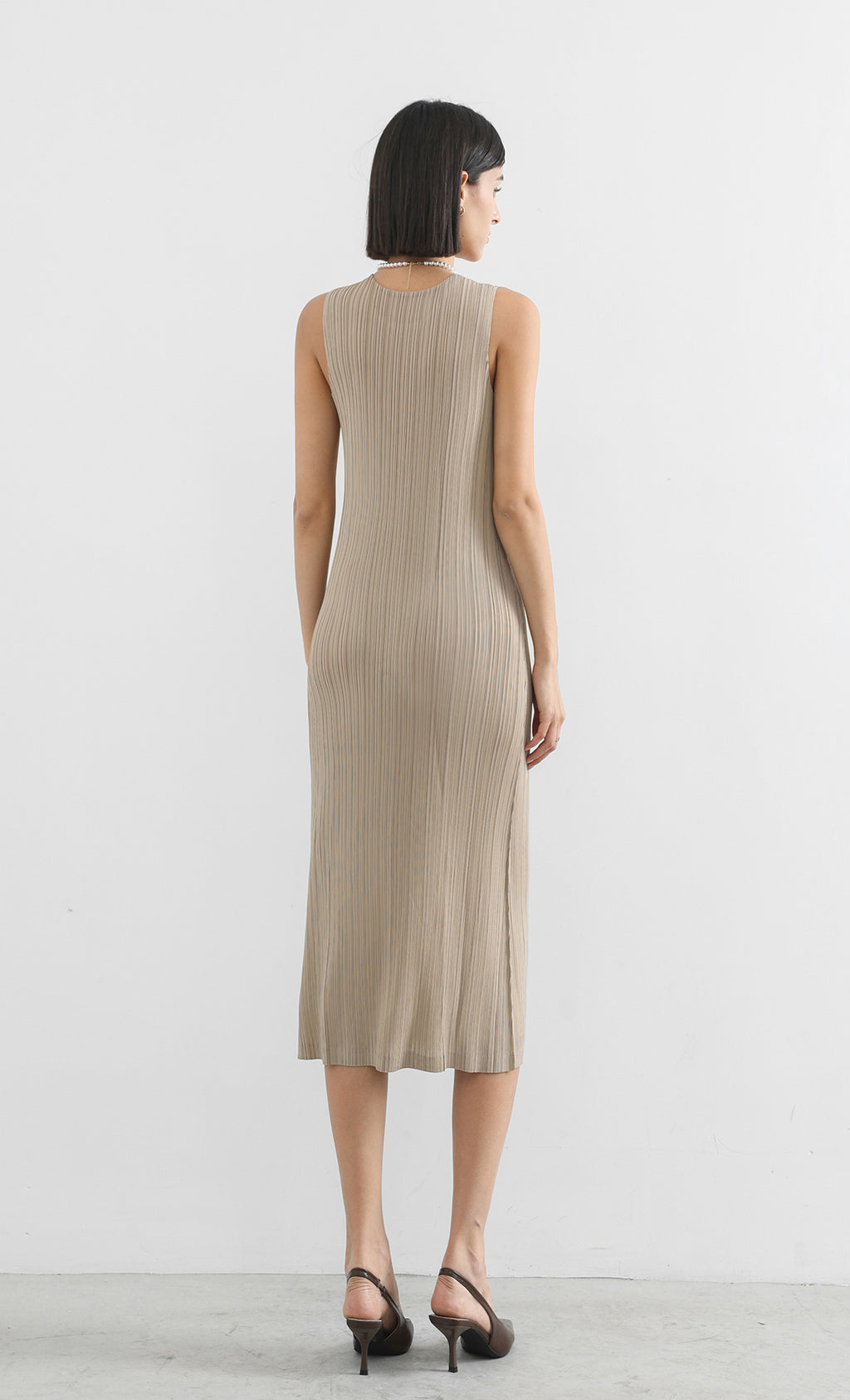 Pleated sleeveless dress_beige
