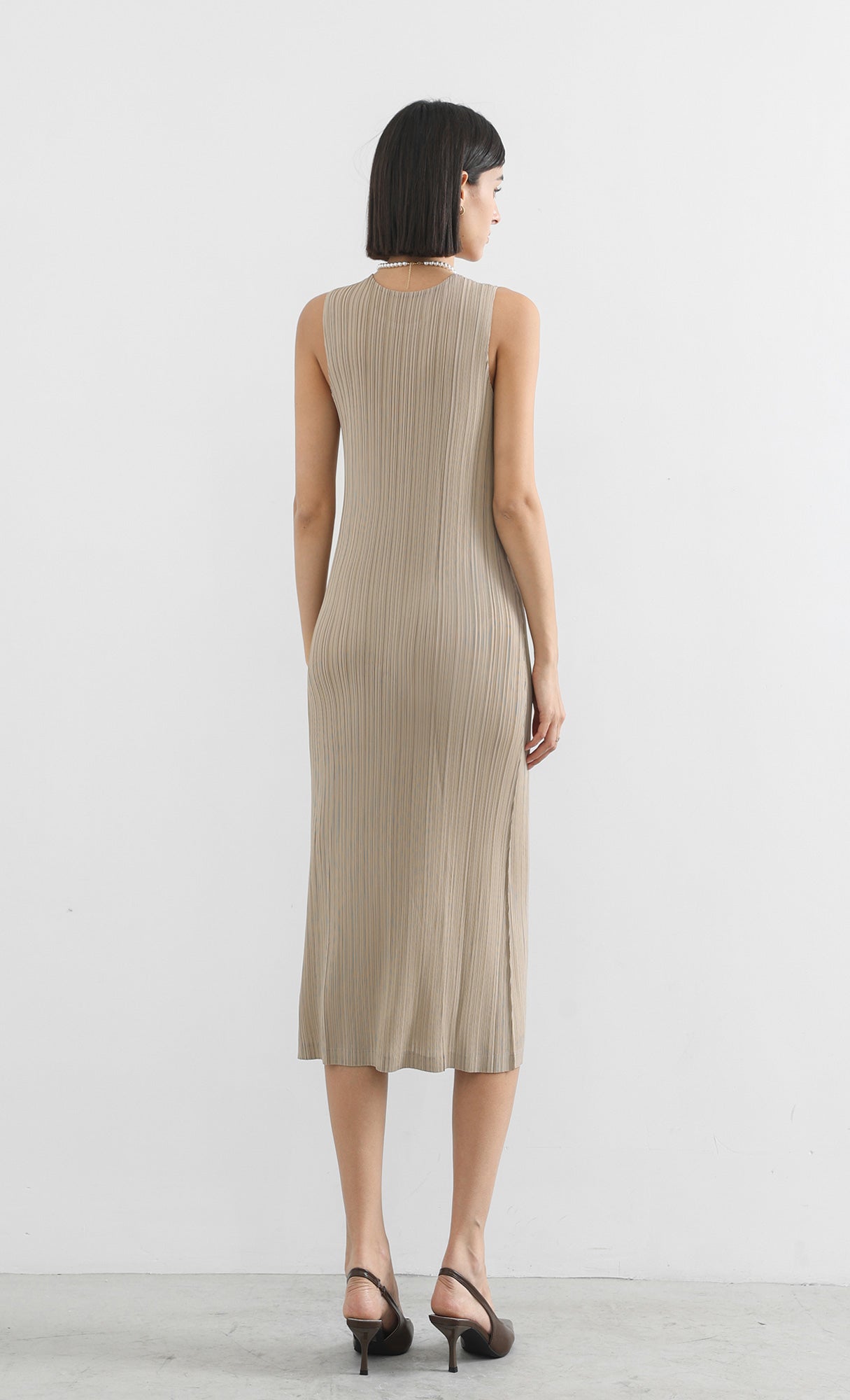 Pleated sleeveless dress_beige